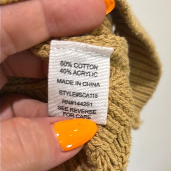 Moon & Madison Cable Knit Sweater Size Medium - Picture 3 of 5